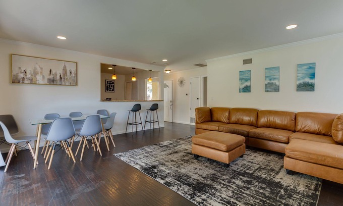 Granada Hills North House | 5 Bedroom Charmer in Granada Hills
