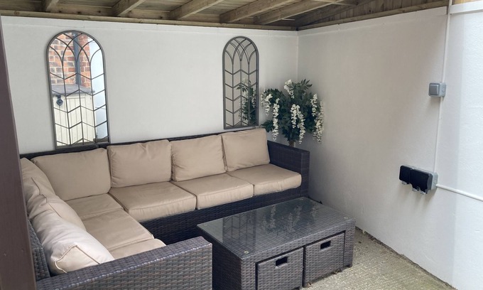 York House | 5 Bedroom City Centre House With Free Parking