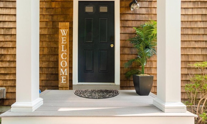 Quogue House | 5 bedroom, close to beach, HUGE backyard, kids friendly family home IDEAL for short or long term rental