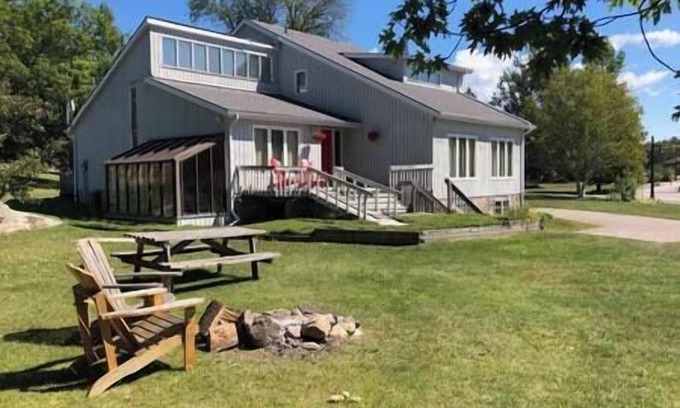 Honey Harbour House | 5 Bedroom Cottage on Georgian Bay - The Victoria