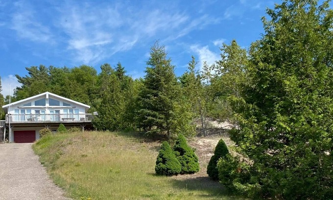 Wymbolwood Beach House | 5 Bedroom Cottage for Rent in Wasaga Beach