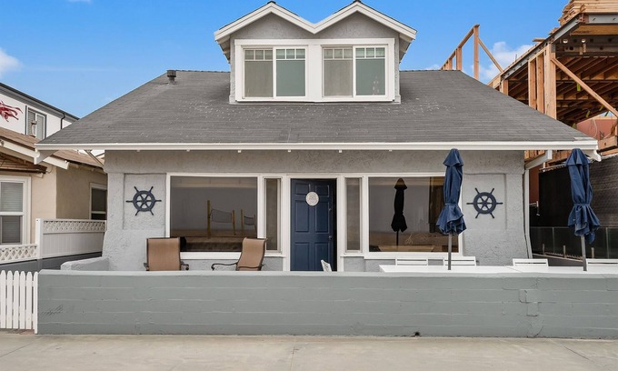 South Redondo House | 5 bedroom Cottage on the Strand!