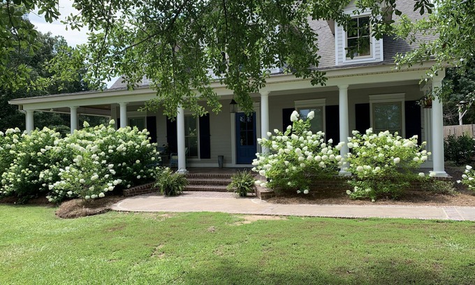 Water Valley House | 5 Bedroom Farmhouse Chic in Lafayette Cty.15 Minutes from Downtown Oxford