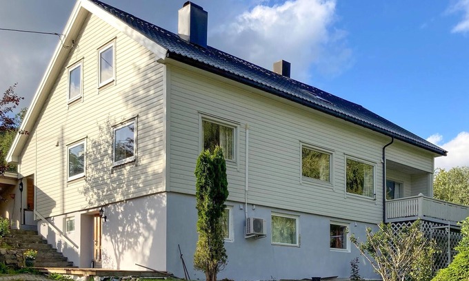 Hundeidvik House | 5 bedroom gorgeous home in Hundeidvik