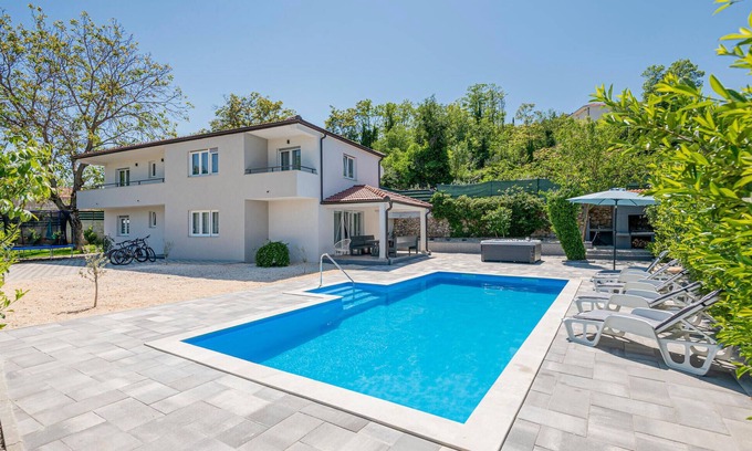Zmijavci House | 5 bedroom gorgeous home in Zmijavci