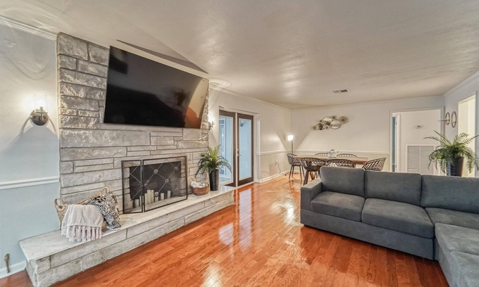 Brandon House | 5 Bedroom + Heated Pool & Game Room