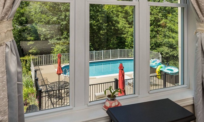 Dover House | 5 Bedroom Home Pool & Hot Tub