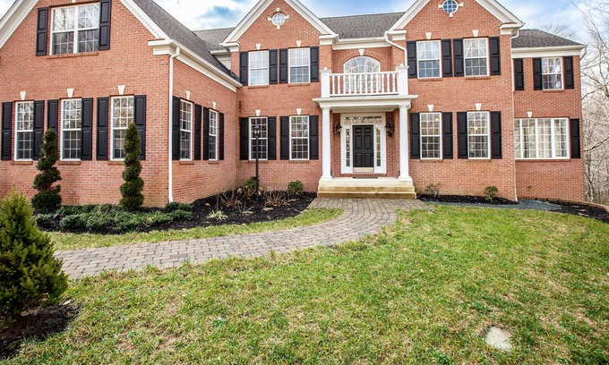 Stafford House | 5 Bedroom Home with Pool & Hotub