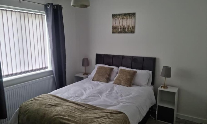 Ellesmere Port House | 5 bedroom house - Cheshire Oaks