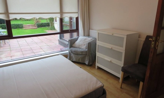 Santry House | 5-bedroom house in Dublin close to Airport, Dublin City & Omni Shopping Mall.