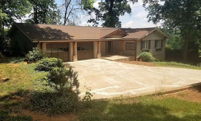 Conover House | 5 bedroom House in Rock Barn Golf & Spa