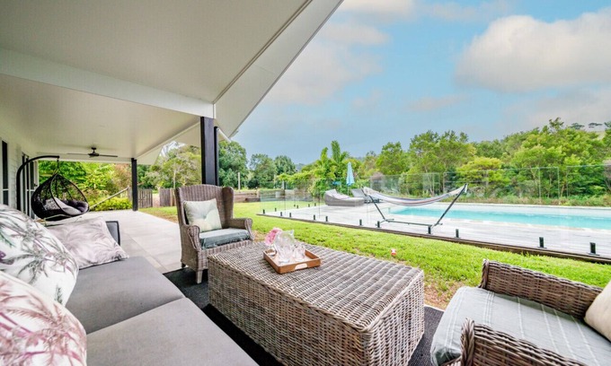 Kin Kin House | 5 Bedroom house, pool, wifi, fire place, sauna