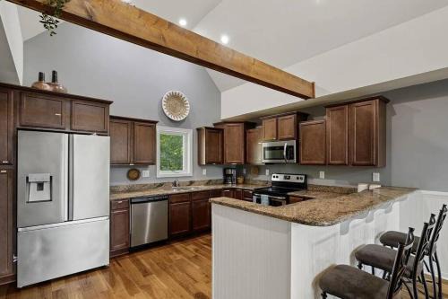 Louisa House | 5 bedroom, Lakeside Family Getaway with Playground