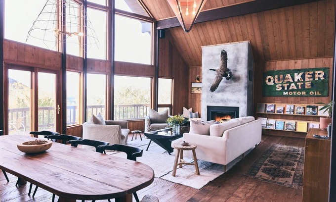 Malibu Cabin | 5-bedroom lodge in superb Malibu with AC, WiFi,mountain and ocean views!