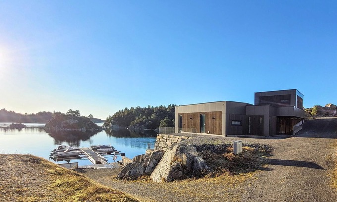 Bomlo House | 5 bedroom lovely home in Urangsvåg