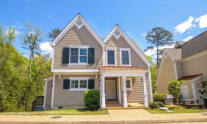 Lackey Resort | 5 Bedroom Luxury Estates: Spinnaker Resort-Williamsburg Va. Home Away From Home.