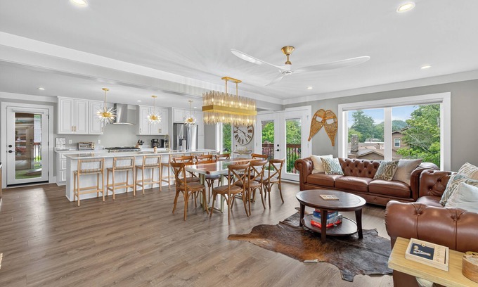 Blowing Rock House | 5 Bedroom Luxury Home located on Main Street in Downtown Blowing Rock!