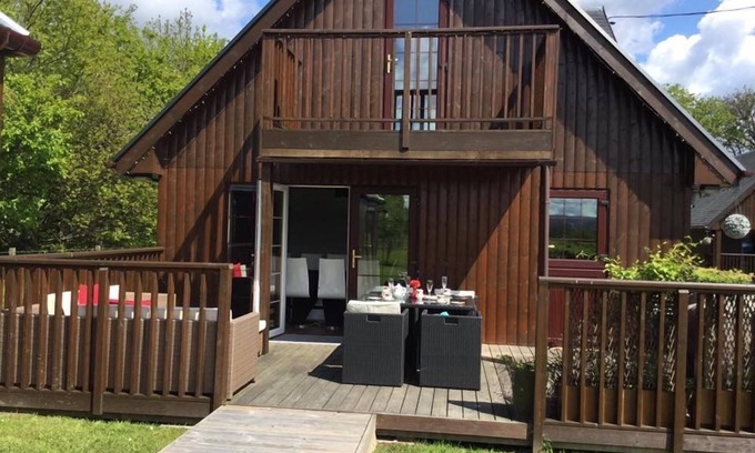 Tillicoultry Apartment | 5 bedroom luxury lodge with private hot tub, unobstructed views, large gardens, barbecue area and fr