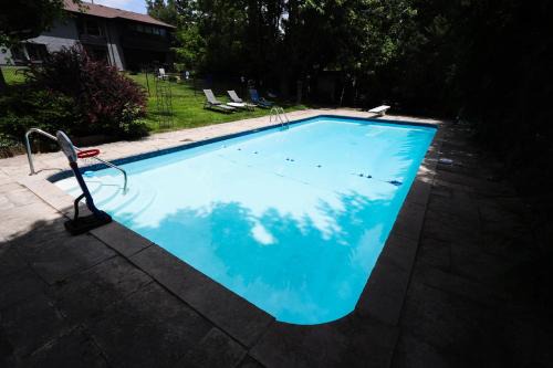 London Villa | 5 Bedroom Luxury Retreat with Heated Pool, Hot Tub and Sauna
