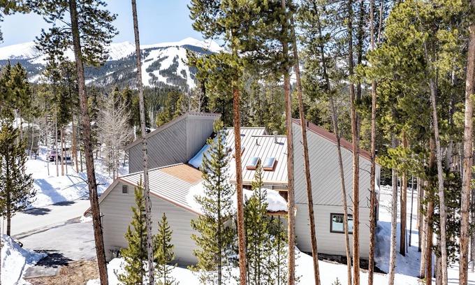 Warrior's Mark West House | 5 bedroom. Near Ski Trail and Hiking. Mtn Views!