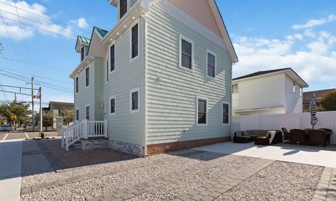 Wildwood Crest Villa | 5 Bedroom New House in the CREST