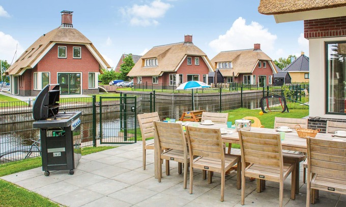 Idskenhuizen House | 5 bedroom nice home in Idskenhuizen