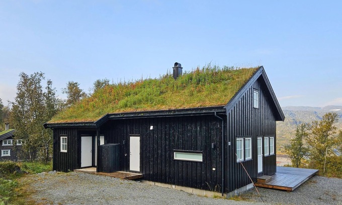 Vinje House | 5 bedroom nice home in Edland