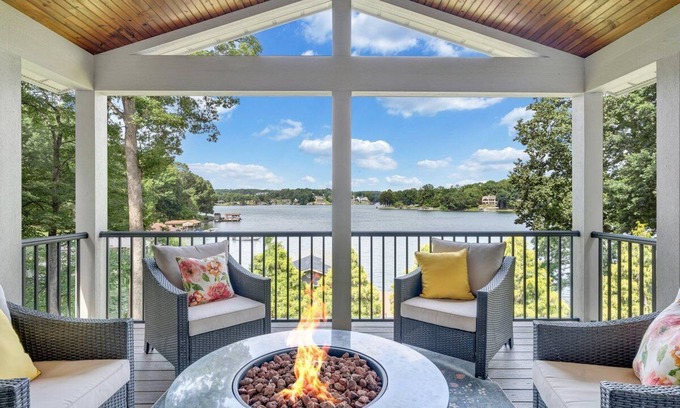 Moneta House | 5 Bedroom Private Dock, & Firepit