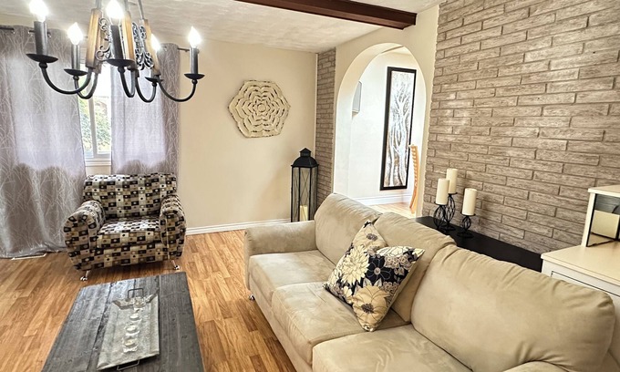 Waterloo House | 5 bedroom spacious house in a sought after neighborhood