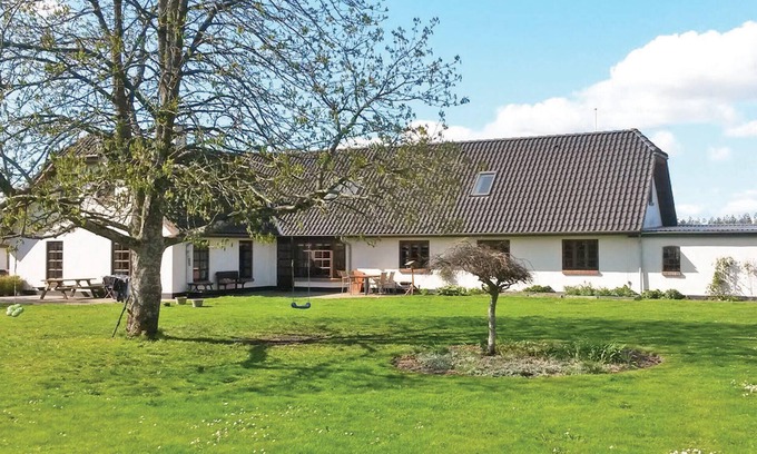 Sønder Felding House | 5 bedroom stunning home in Stakroge