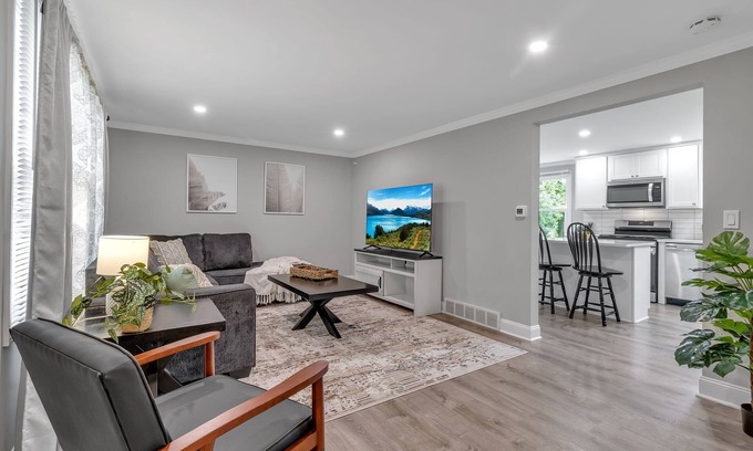 Orchard Park House | 5-bedroom updated Home in Orchard Park w/2 Living rooms and 2 King beds.