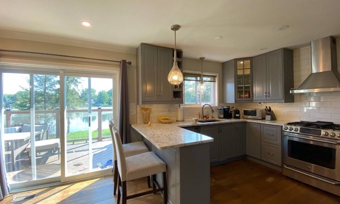 Kawartha Lakes Cottage | 5 Bedroom waterfront Cottage sleeps 10