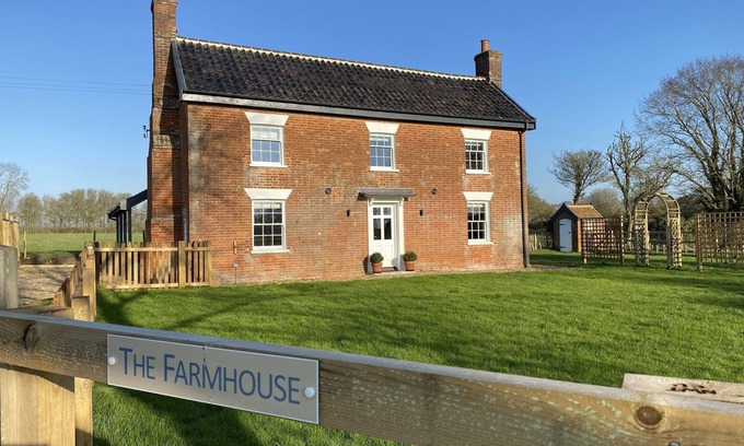 Hethel House | 5 bedroomed farmhouse perfect for exploring Norfolk and Suffolk.