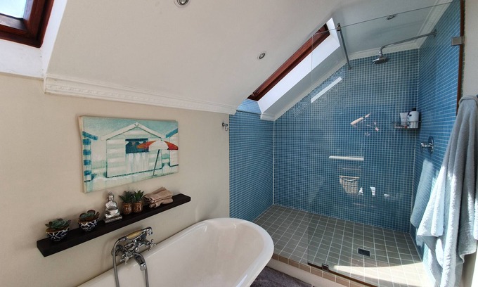 Rondebosch House | 5 bedroomed holiday home in the heart of Capw Town.