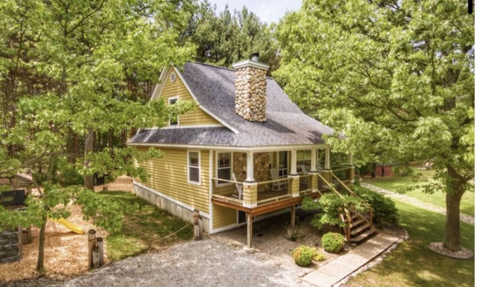 Silver Lake Cottage | 5 Bedrooms/2 baths Heated Pool,Private Beach Access & More