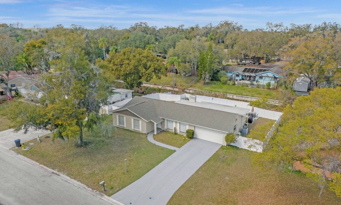 Brandon House | 5 bedrooms/2bathrooms Luxury amenities home- Pool, Ping pong table, Pool Tablenn
