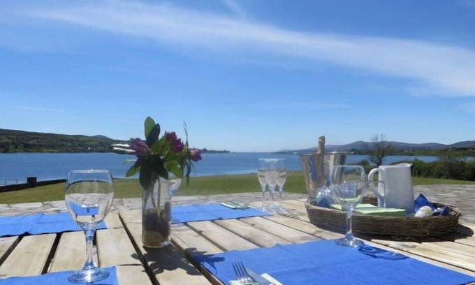 Durrus Villa | 5 bedrooms & 3 bathrooms - stunning south facing views "Wild Atlantic Way"