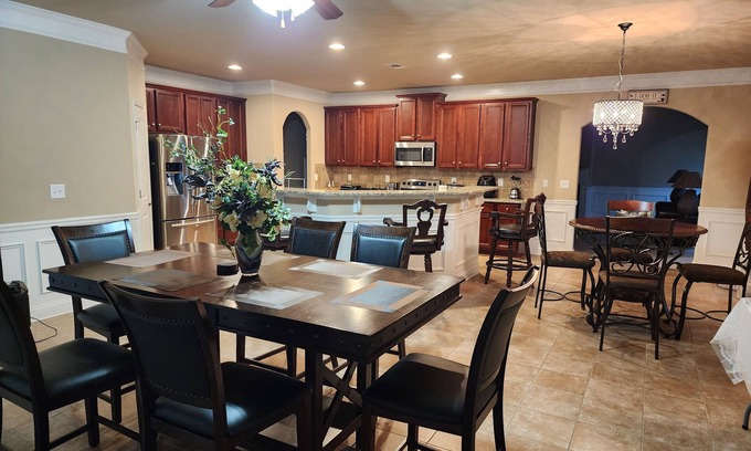 Auburn House | 5 bedrooms/4 baths/sleeps 14 (8.7 miles from Jordan-Hare Stadium).