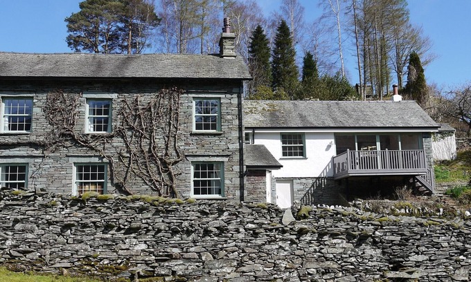 Chapel Stile Cottage | 5 bedrooms, 5 bathrooms, 2 living rooms and mountain views from every room!