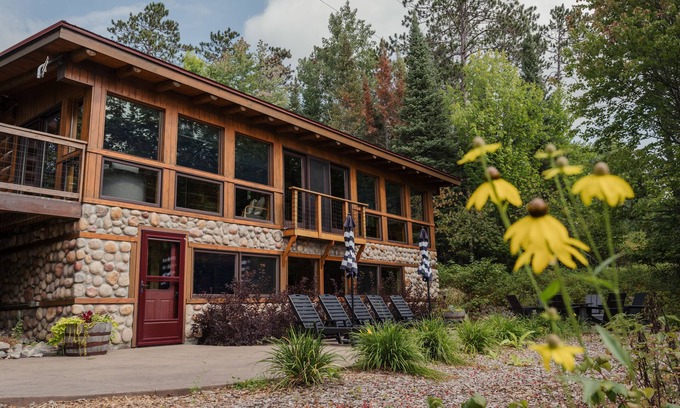Cook Cabin | 5 bedrooms 5 baths - Sand Beach - Sauna- WiFi- Park- Hot Tub- Fire Place- Hiking