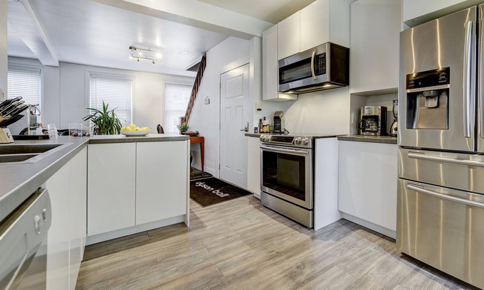 Saint-Jean-Baptiste Apartment | 5 Bedrooms Location & 10 Minute Walk TO Old Québec