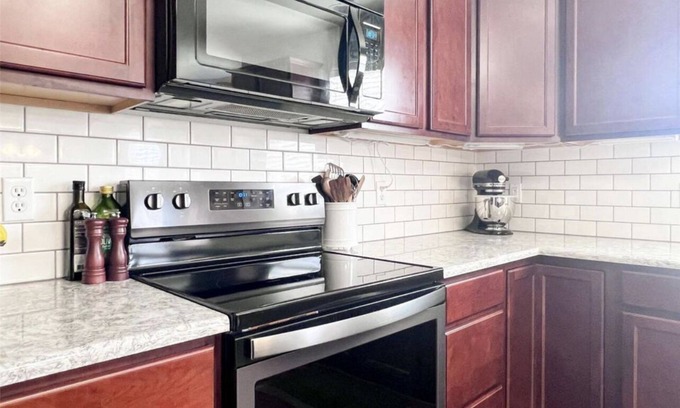 New Baden House | 5 bedrooms near SAFB