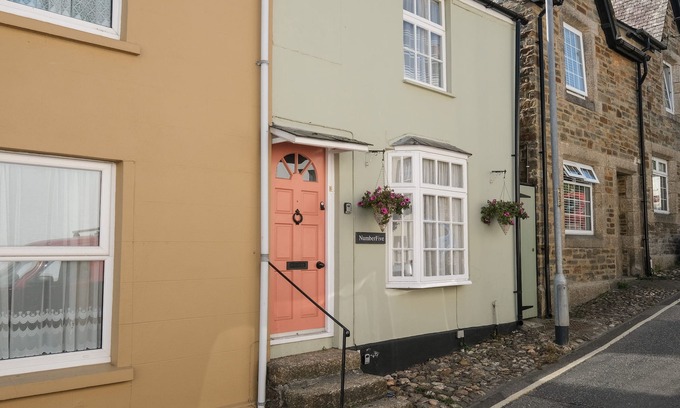Lostwithiel Cottage | 5 BODMIN HILL, pet friendly, character holiday cottage in Lostwithiel