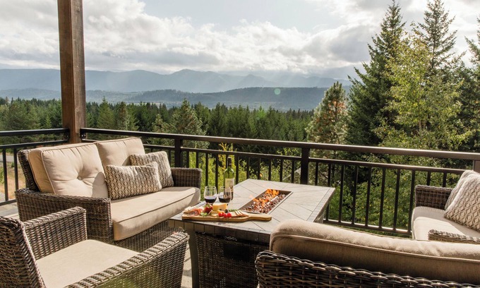 Ronald Cabin | 5 BR 4 BA home w/hot tub, game room, large deck & spectacular mountain views!