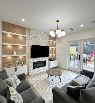 Surrey Apartment | 5 BR Brand New Luxurious White Rock Spacious Home