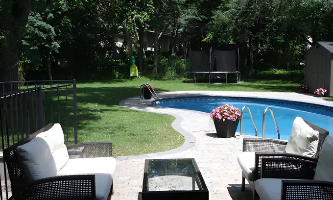 Etobicoke House | 5 BR Large Family Home. Big yard, POOL!