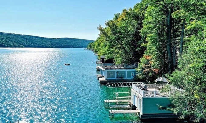 Moravia Cottage | 5 BR with Boathouse on Skaneateles Lake