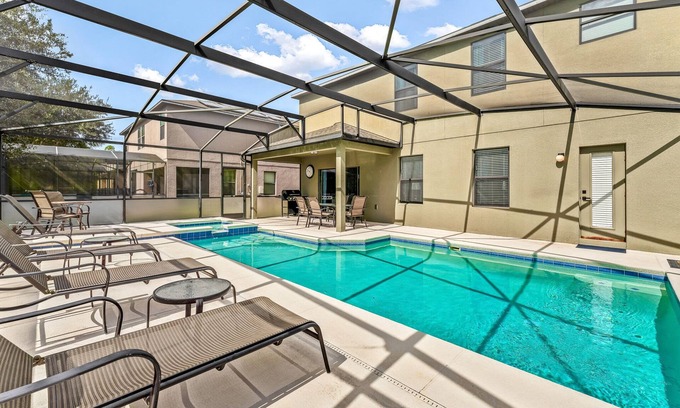 Cypress Pointe House | 5 BR with pool! By shopping, restaurants, Disneyworld, & Universal Studios!