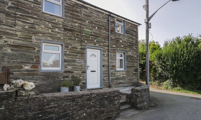 Ffestiniog Cottage | 5 BRYN TIRION, pet friendly, with open fire in Llan Ffestiniog