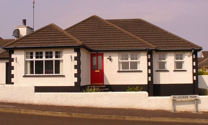 Castlerock House | 5* Castlerock- A North Coast Family Friendly Vacation Rental (Sleeps 6)/weekly